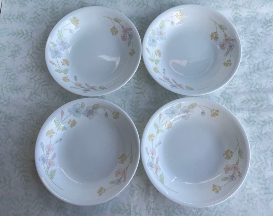 コレール　花柄の陶磁器皿 　深皿4枚　浅皿4枚　計8枚セット