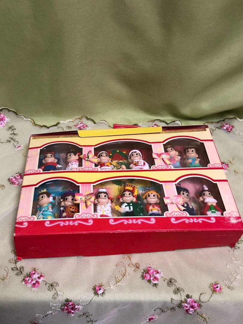 不二家のペコちゃんキャラクター人形 12体セット 新品未開封！非売品！貴重