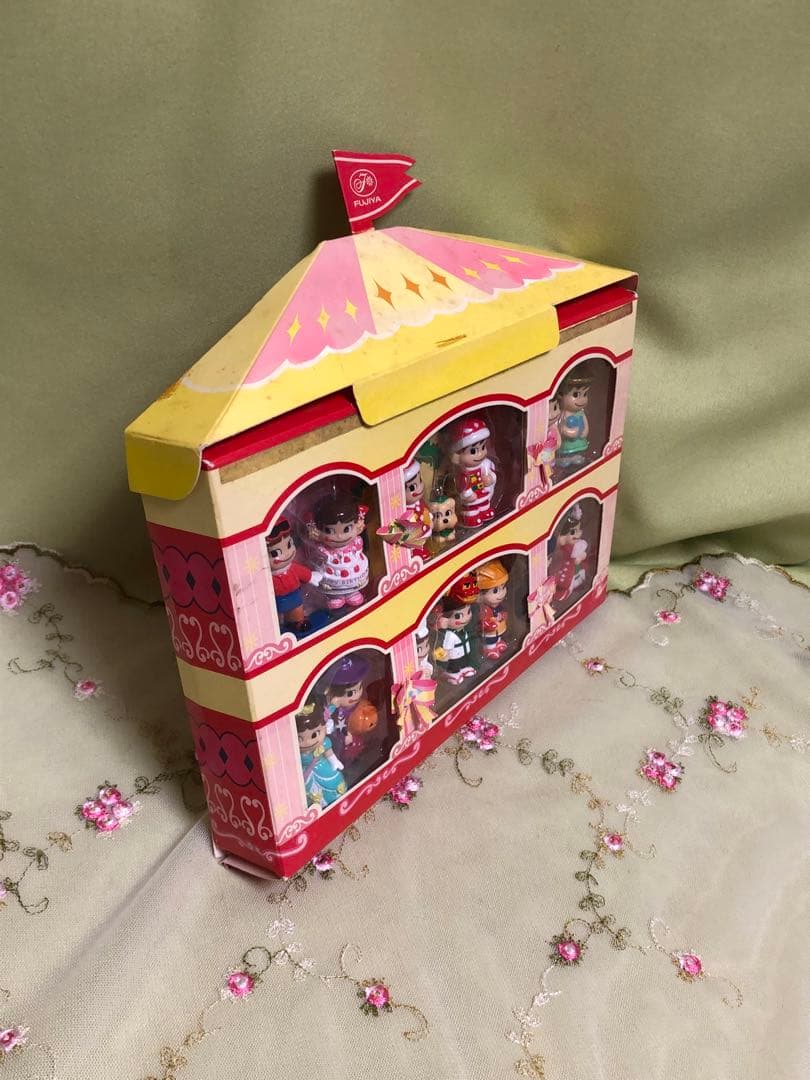 不二家のペコちゃんキャラクター人形 12体セット 新品未開封！非売品！貴重