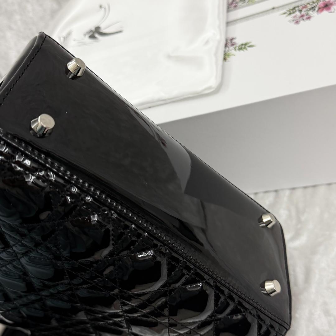 24時間以内発送 Dior ロゴチャーム ラムスキン ショルダー