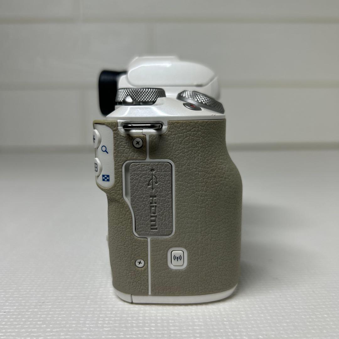 Canon EOS Kiss M ダブルズーム ホワイト