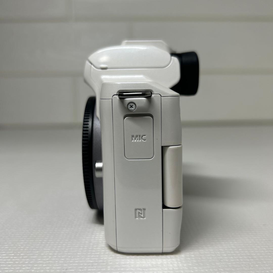 Canon EOS Kiss M ダブルズーム ホワイト