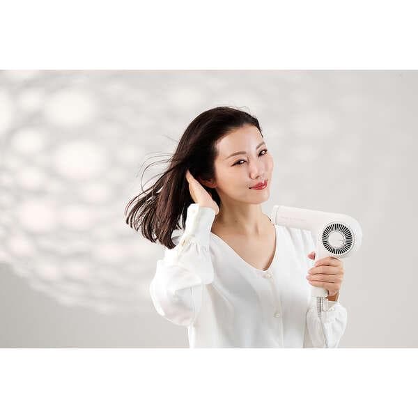 新品 NIB400B プロフェッショナル トライバランスイオン™ヘアドライヤー