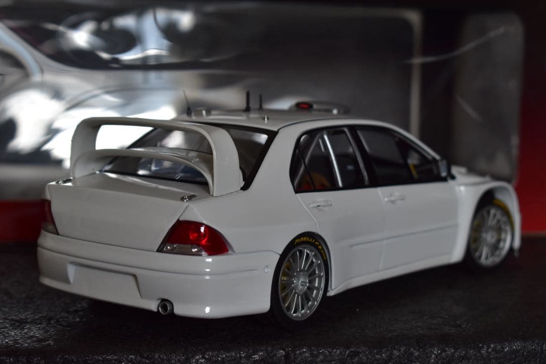 1/18 オートアート 三菱 ランサー エボリューション WRC プレーン