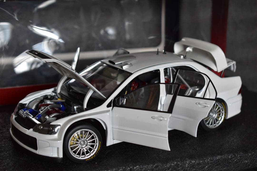 1/18 オートアート 三菱 ランサー エボリューション WRC プレーン