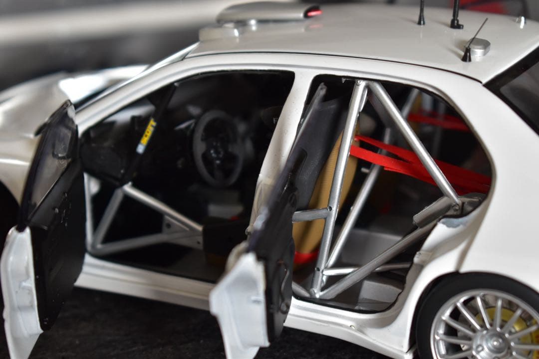 1/18 オートアート 三菱 ランサー エボリューション WRC プレーン