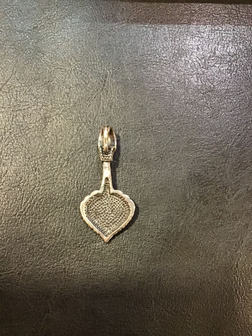 シルバー製 葉の形状 ペンダント