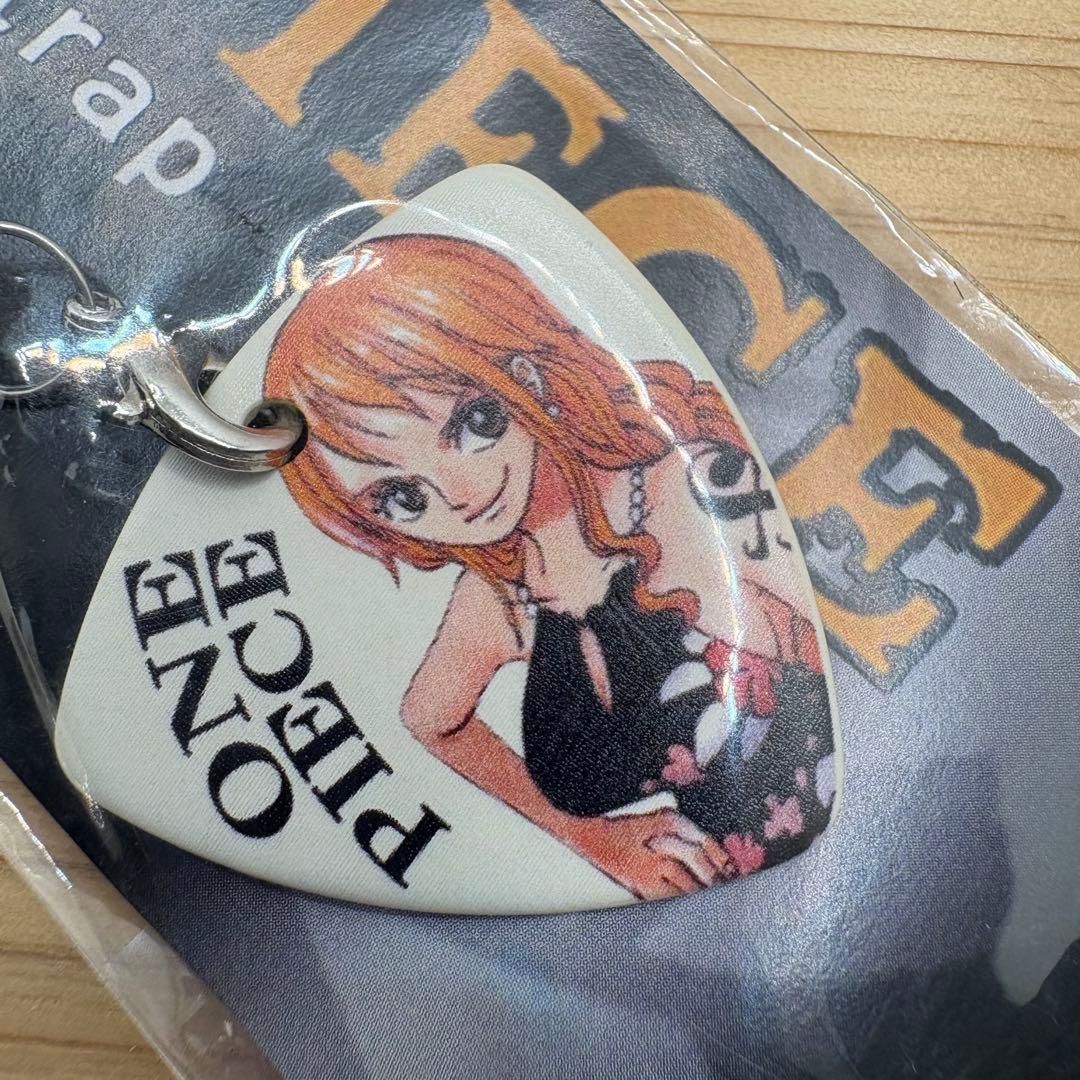 【希少】ONE PIECEナミ　ピックストラップ　漫画　コレクションキーホルダー