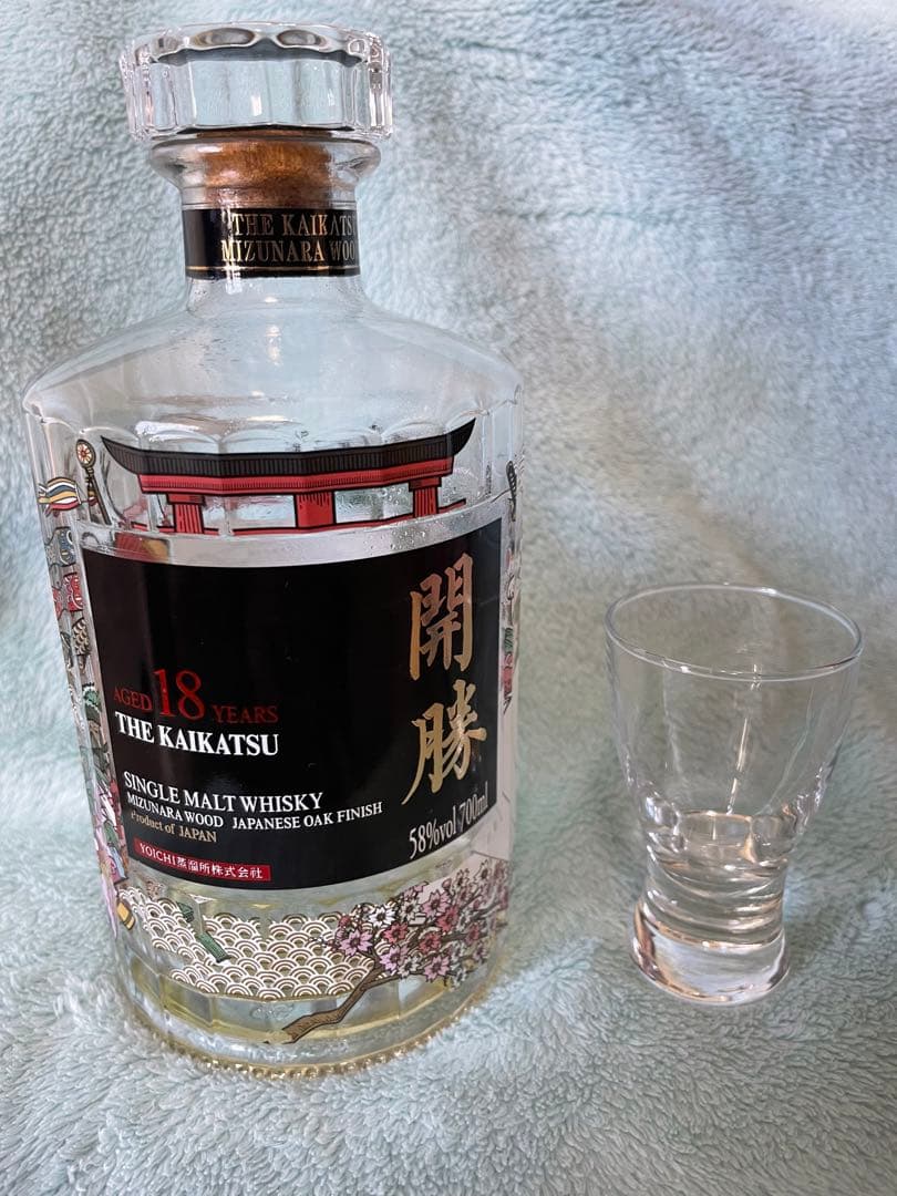 THE KAIKATSU 18年シングルモルトウイスキー 空のウイスキーボトル