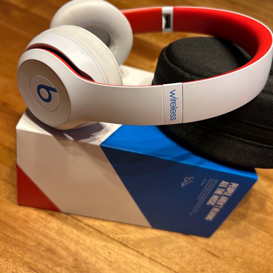Beats Solo3 Wireless ホワイト/レッド