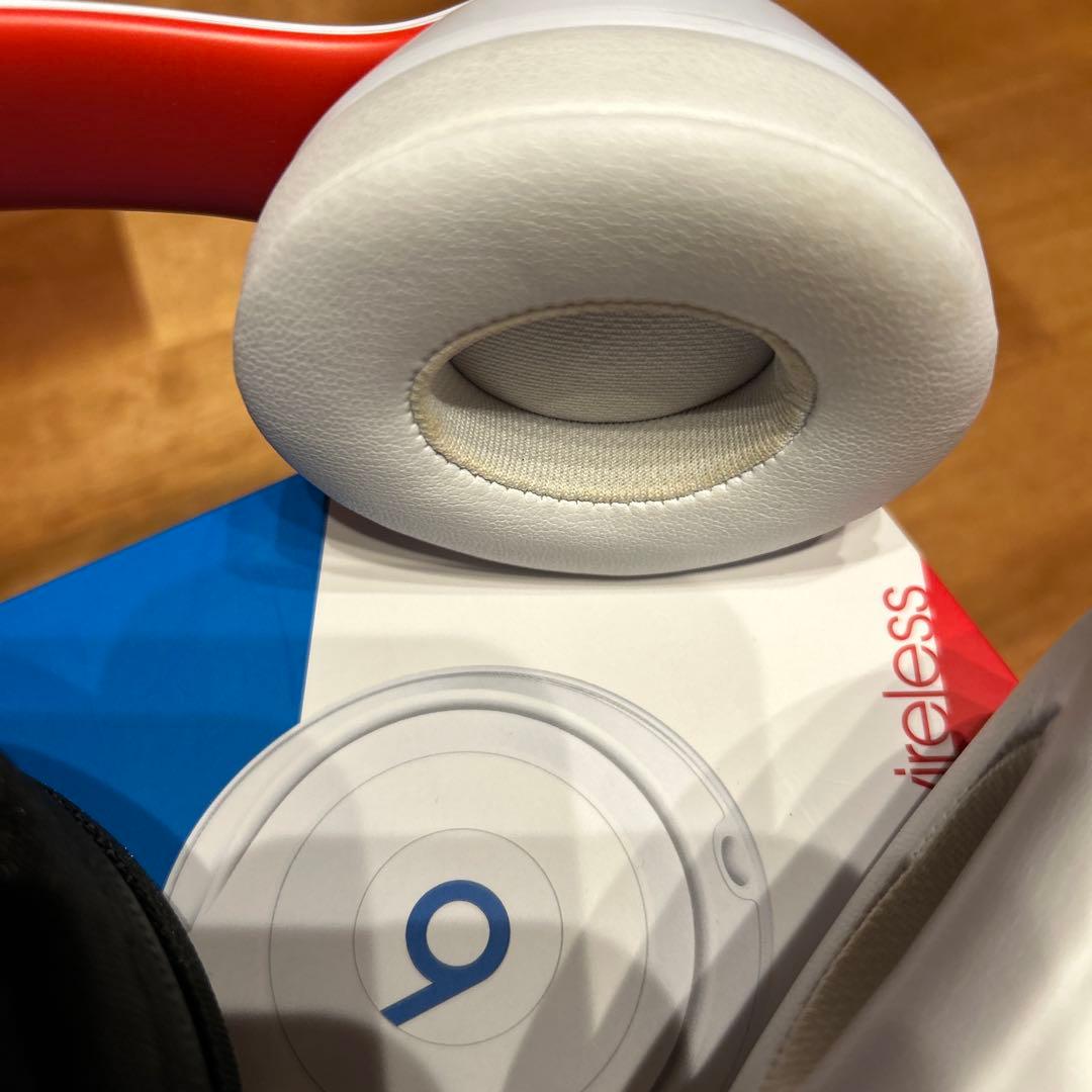 Beats Solo3 Wireless ホワイト/レッド