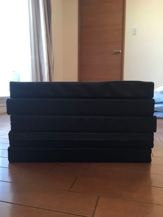 黒い正方形クッション 5枚