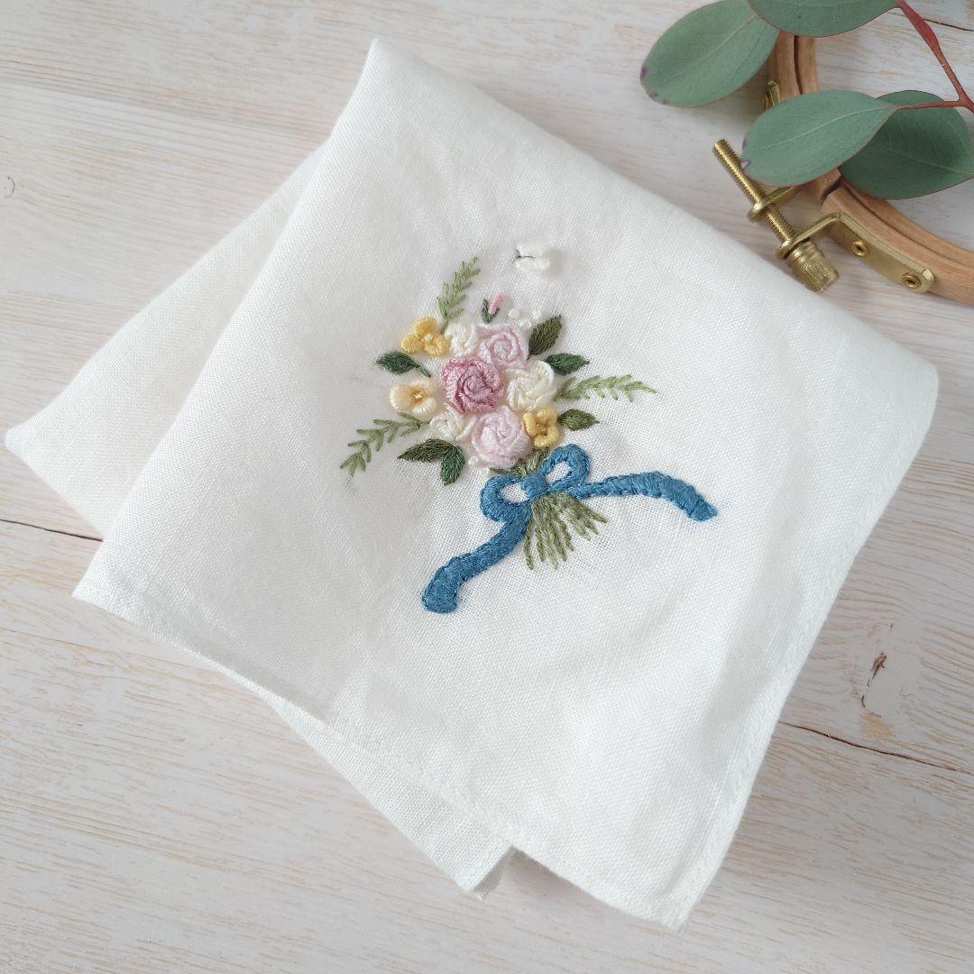 手刺繍入り　リネンクロス/リネンハンカチ【ローズブーケ】