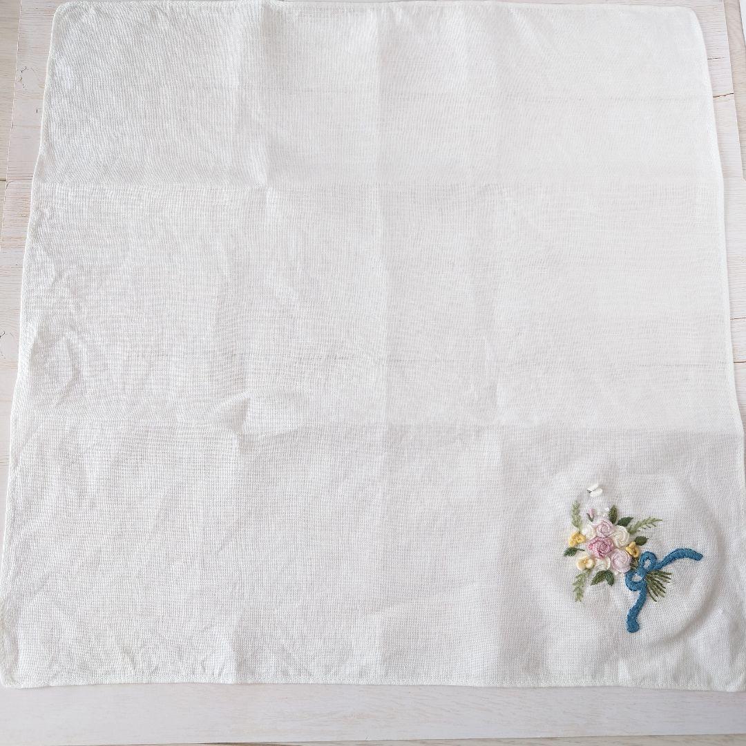 手刺繍入り　リネンクロス/リネンハンカチ【ローズブーケ】