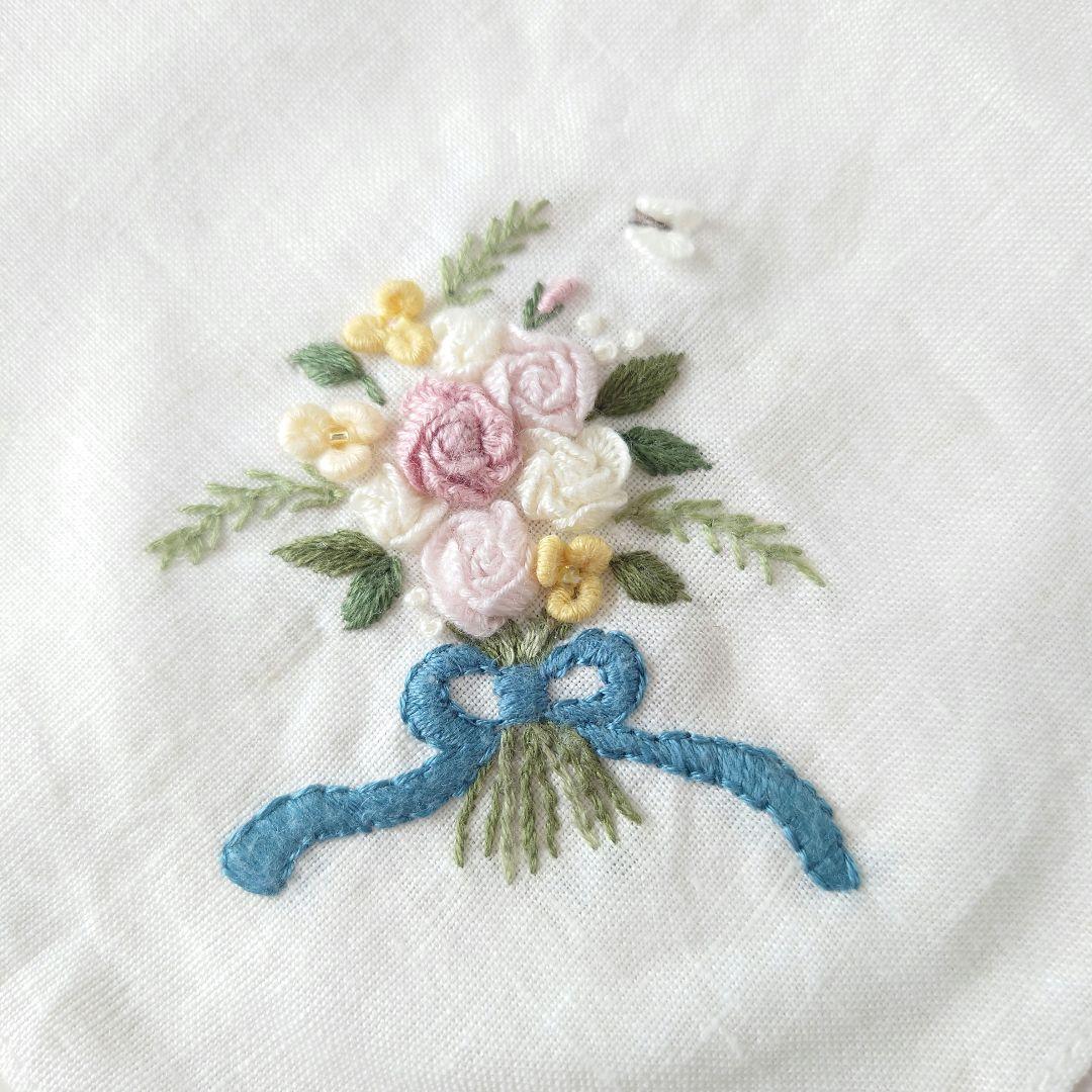 手刺繍入り　リネンクロス/リネンハンカチ【ローズブーケ】