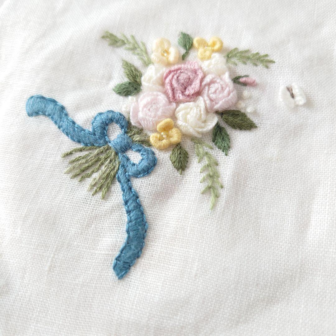 手刺繍入り　リネンクロス/リネンハンカチ【ローズブーケ】