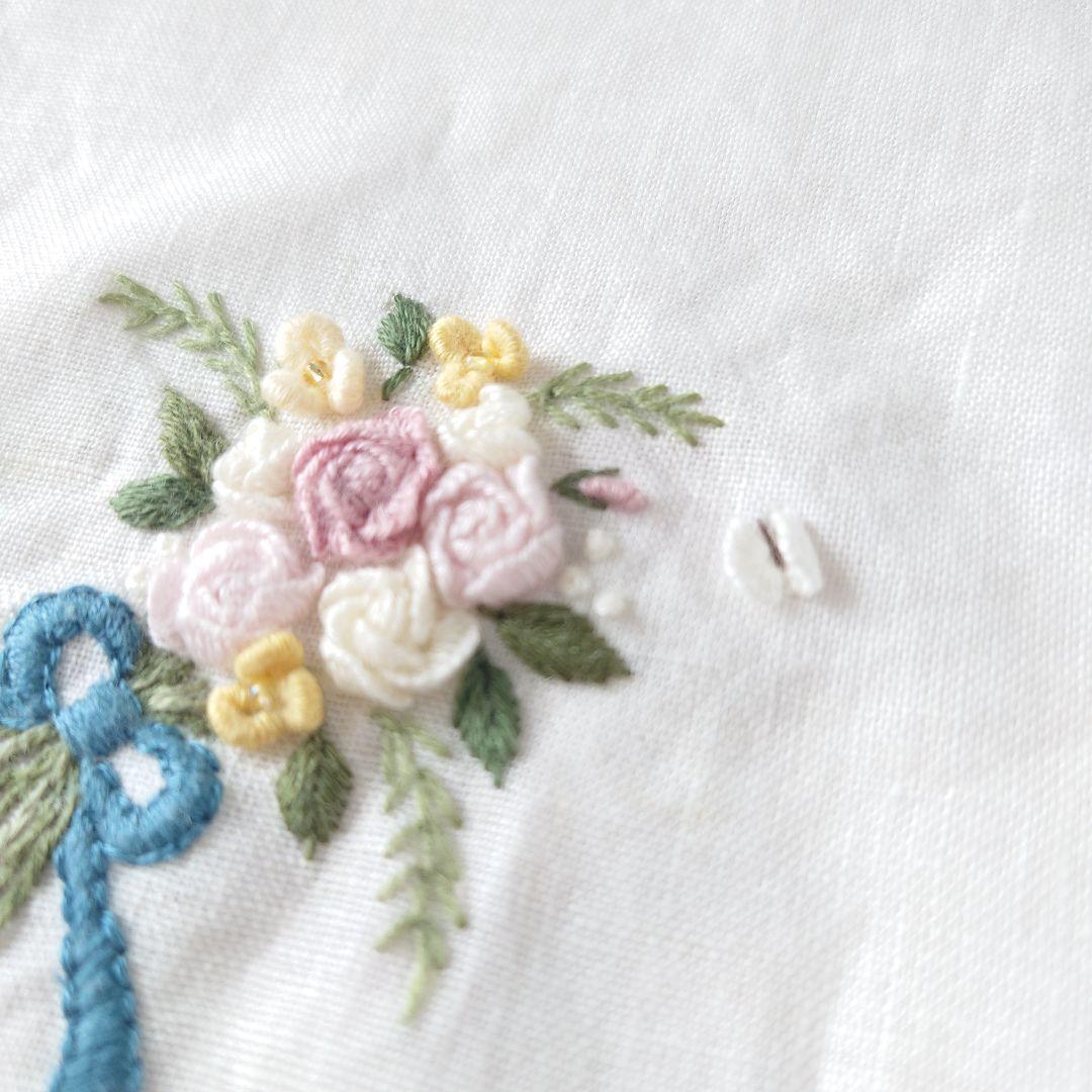 手刺繍入り　リネンクロス/リネンハンカチ【ローズブーケ】