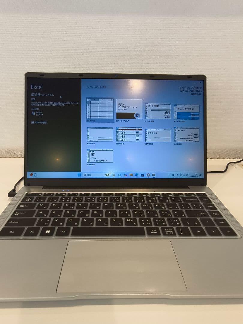 シルバー WindowsノートPC