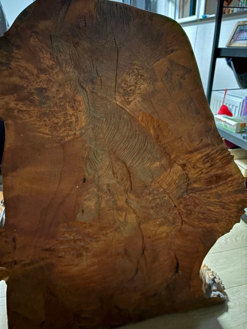 瘤木彫刻の衝立