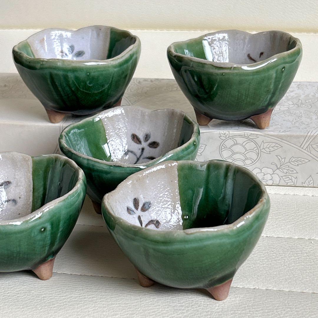 瀬戸焼　織部　灶師　窯蔵人　緑釉　三つ足小付揃　5枚セット　小鉢　珍味入れ　土物