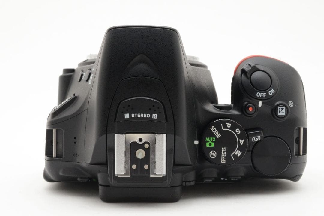 超美品　974ショット/使用率1% ニコン D5600 ダブルズームキット