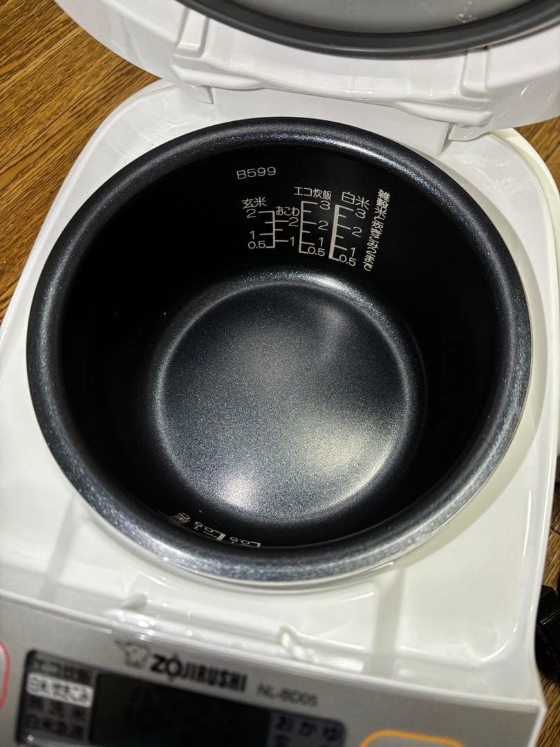 Zojirushi NL-BD05 炊飯器 0.5合から3合炊飯可能