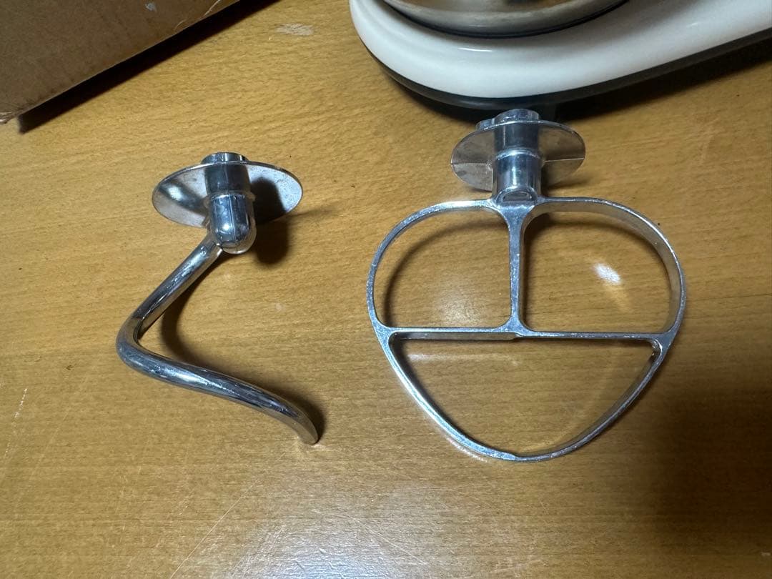 ハンドミキサー クリーム色 ステンレスボウル