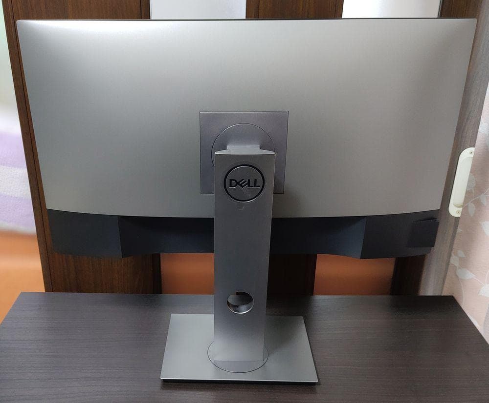 DELL U2720Q 27インチ4K液晶 IPS 非光沢