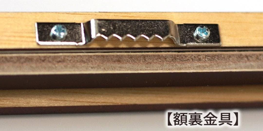 インテリアに映えるギニアアブラヤシのリーフパネル