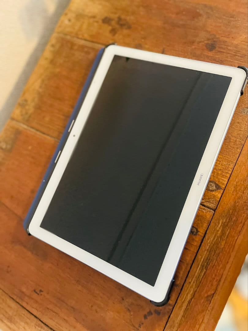 Huawei Mediapad T5　箱無し 自立型ケース付き