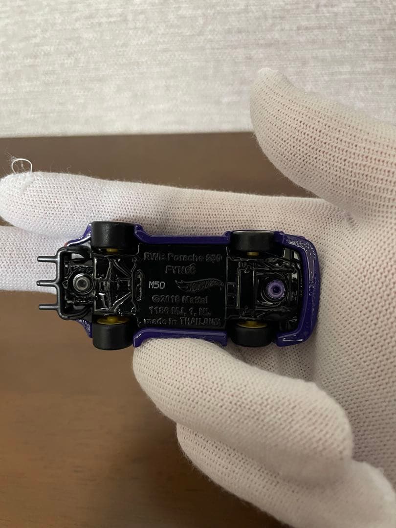 ホットウィール　PORSCHE 930 RWB （紫　ルース）