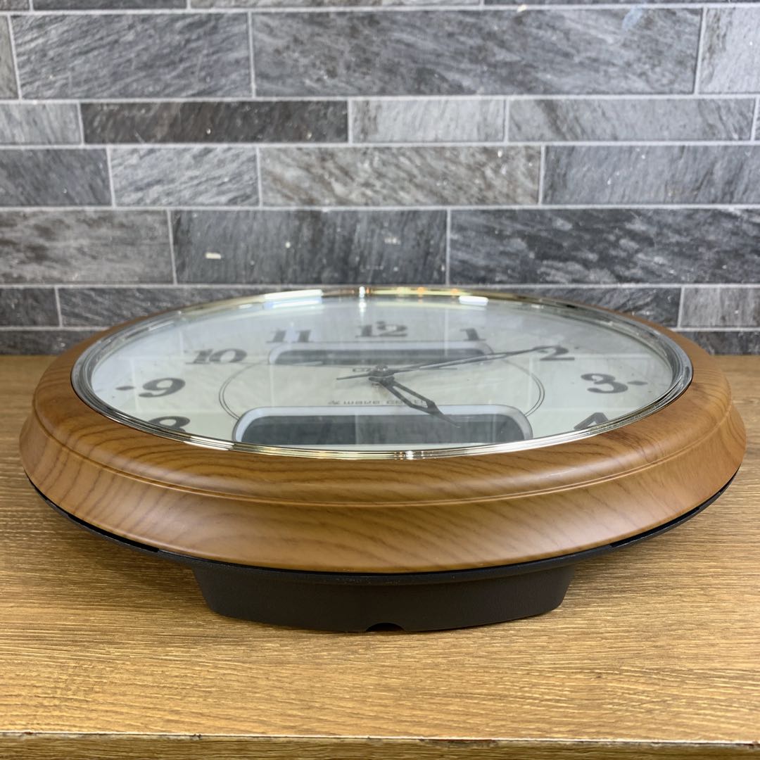 CASIO　電波時計　掛け時計　温湿度、日付デジタル表示　時報・ライト機能付き