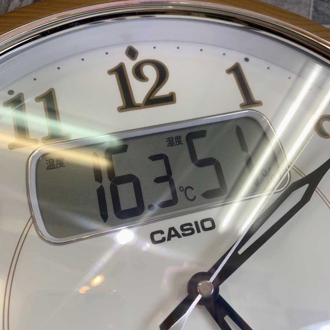 CASIO　電波時計　掛け時計　温湿度、日付デジタル表示　時報・ライト機能付き