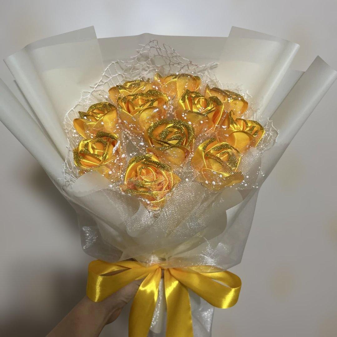 11本黄色バラブーケ　ラメ付き❣️プレゼント 枯れない花 永生バラ 特別な人へ