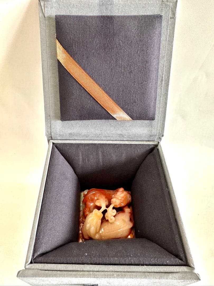 【螭虎献芝】 古獣　美品　ラオス 老挝 水凍　印材 落款 遊印 雅号　大材