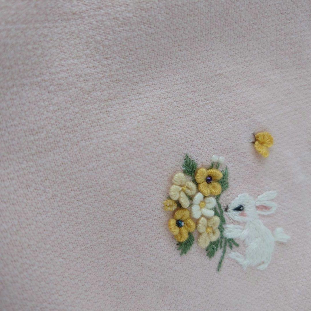 手刺繍入ちっちゃな タオルハンカチ【うさことフラワーブーケ】