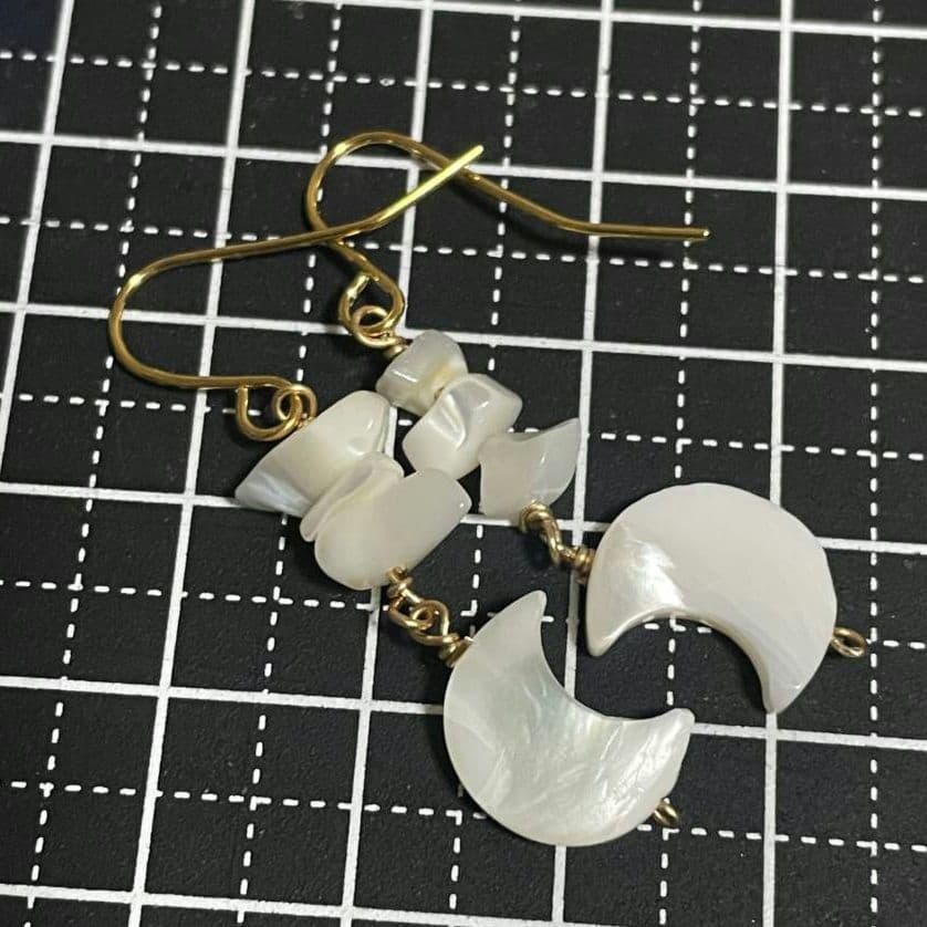 シェル月のピアス