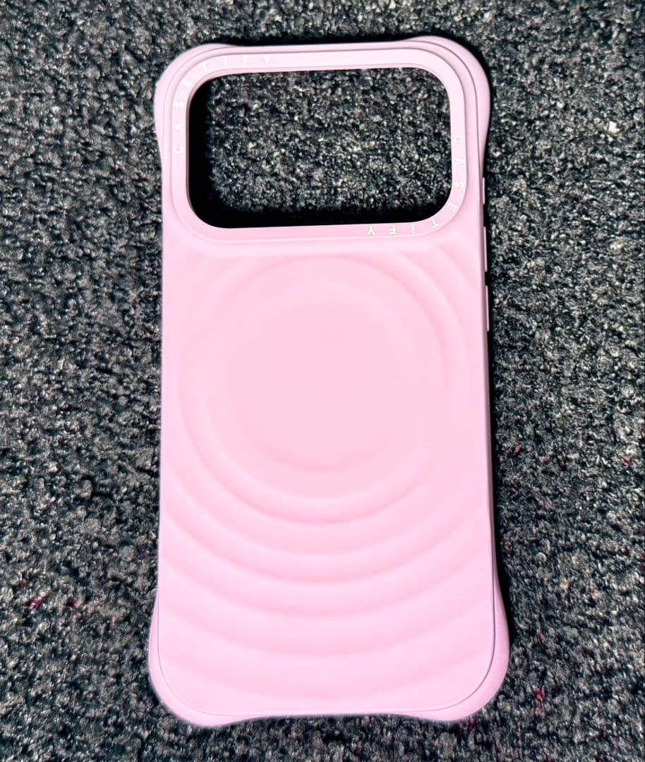 【K】ウェーブ シリコンケース ピンク iPhone17Pro