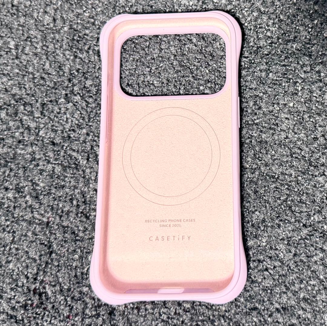 【K】ウェーブ シリコンケース ピンク iPhone17Pro