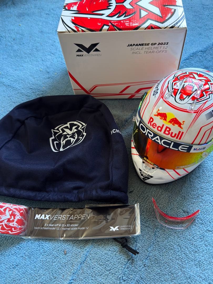 シューベルト製 2023年日本GPスペシャルヘルメット　フェルスタッペン