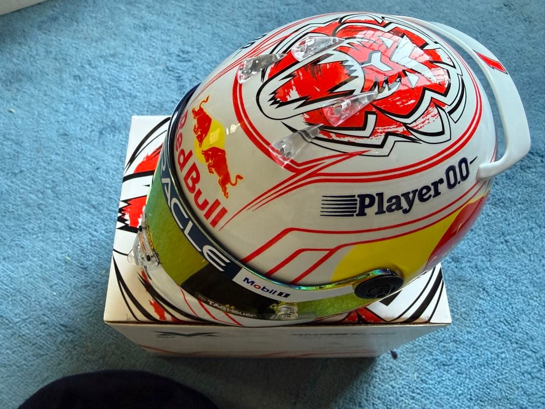 シューベルト製 2023年日本GPスペシャルヘルメット　フェルスタッペン