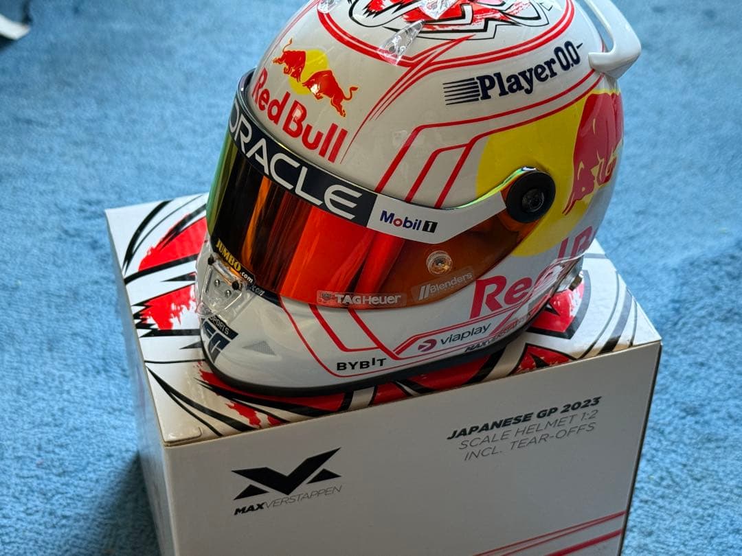 シューベルト製 2023年日本GPスペシャルヘルメット　フェルスタッペン