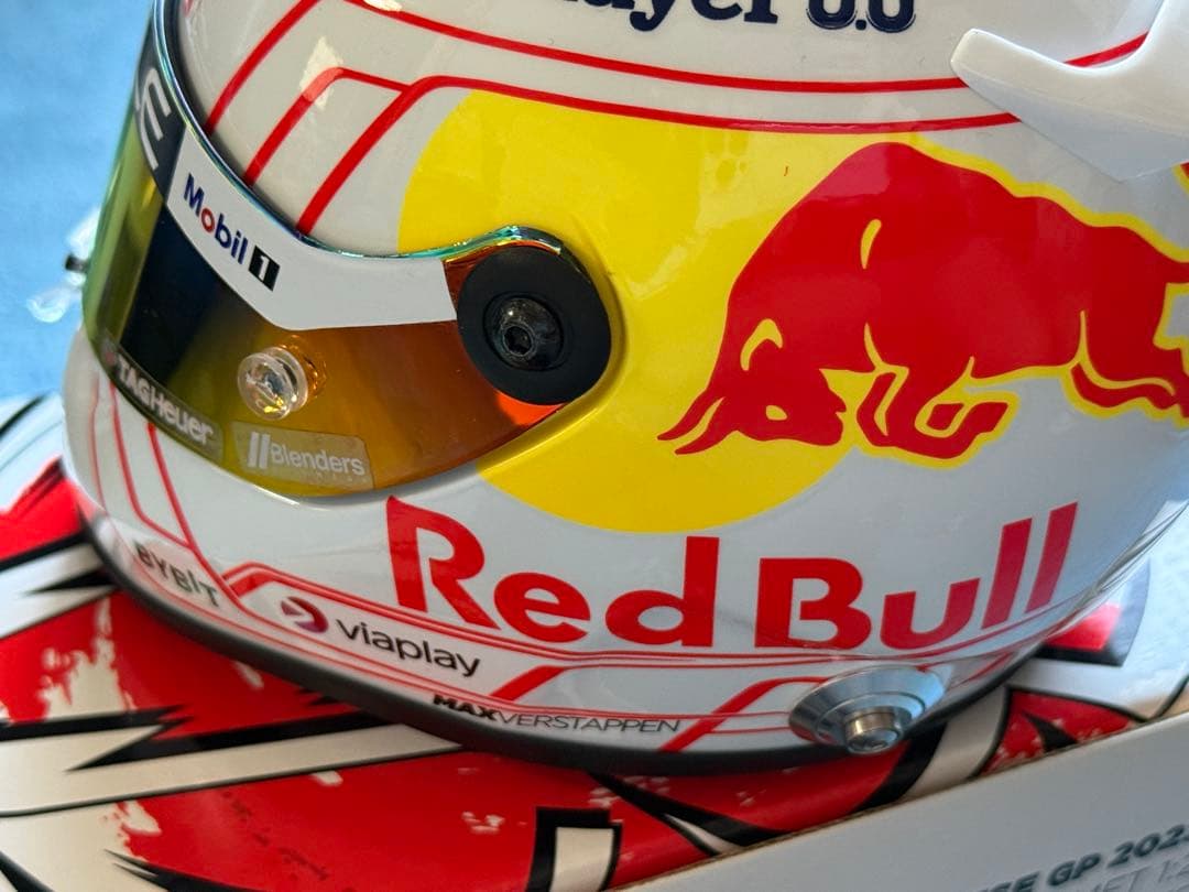 シューベルト製 2023年日本GPスペシャルヘルメット　フェルスタッペン