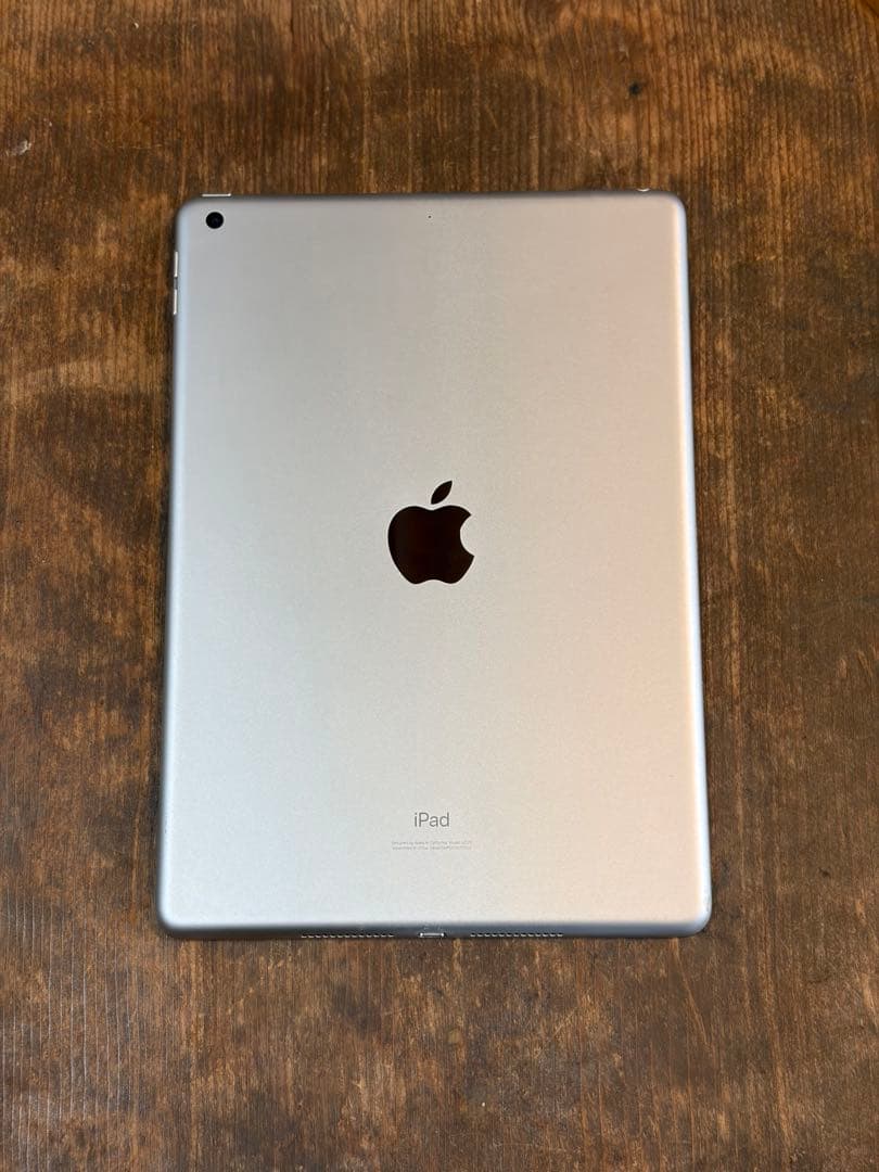 iPad 第８世代　Wi-Fiモデル32GB Silver 箱無し　付属品なし