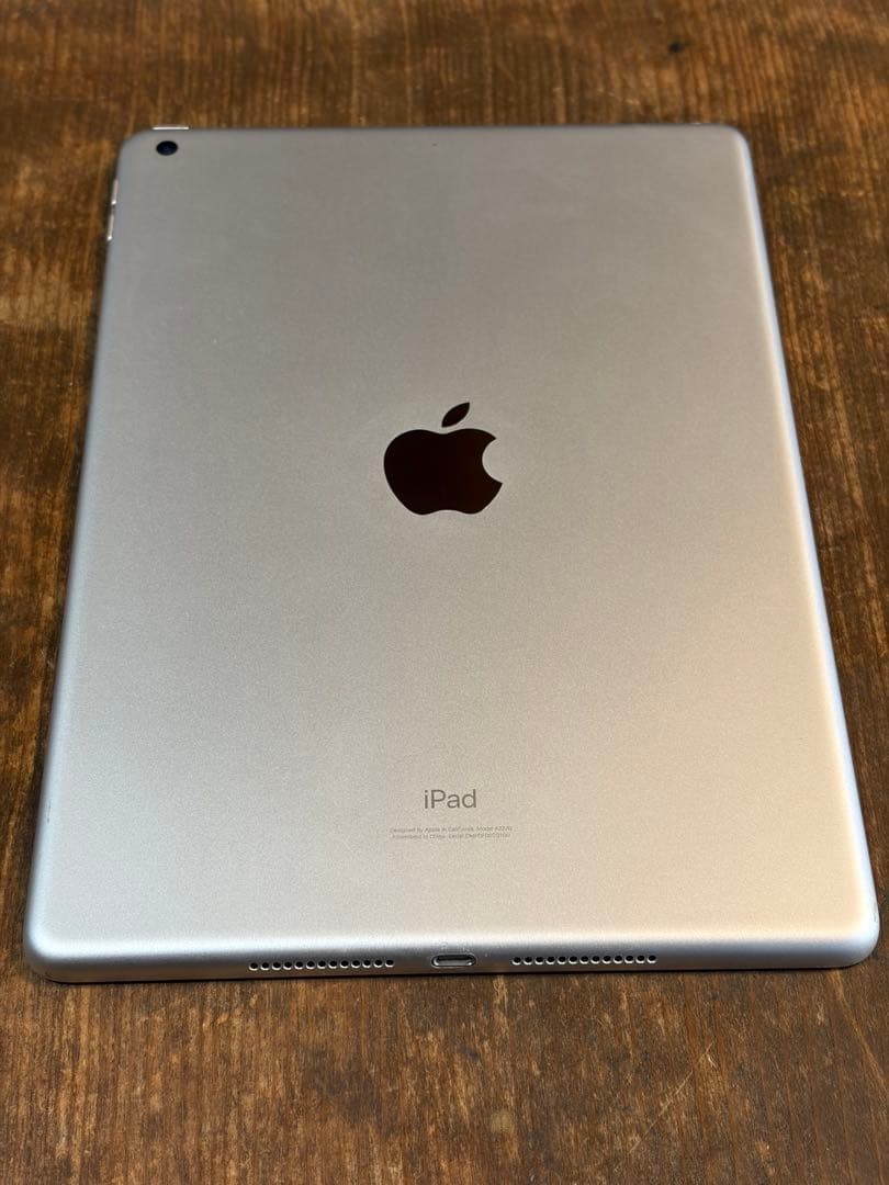iPad 第８世代　Wi-Fiモデル32GB Silver 箱無し　付属品なし