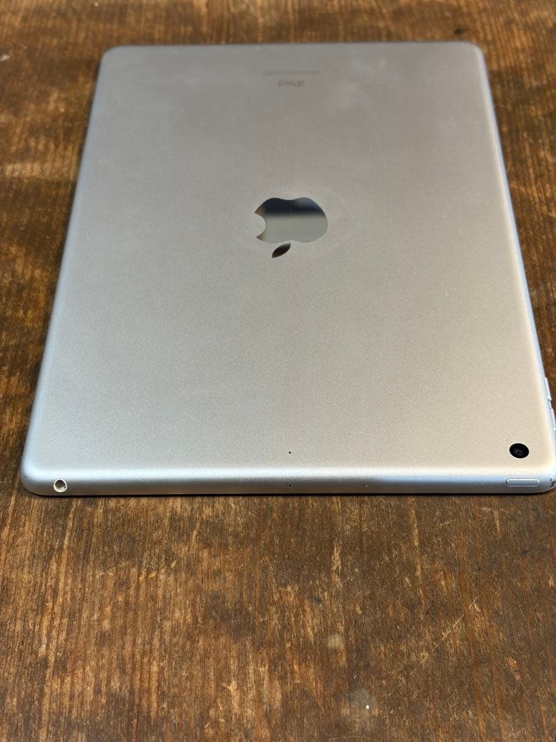 iPad 第８世代　Wi-Fiモデル32GB Silver 箱無し　付属品なし