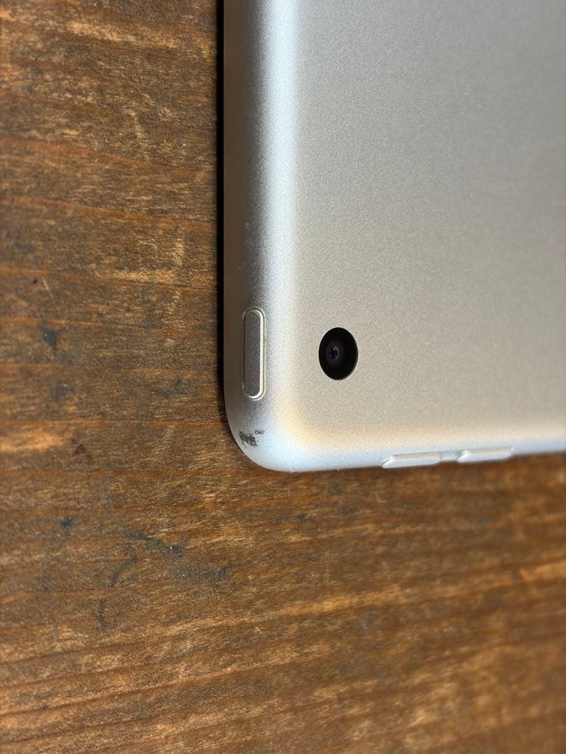 iPad 第８世代　Wi-Fiモデル32GB Silver 箱無し　付属品なし