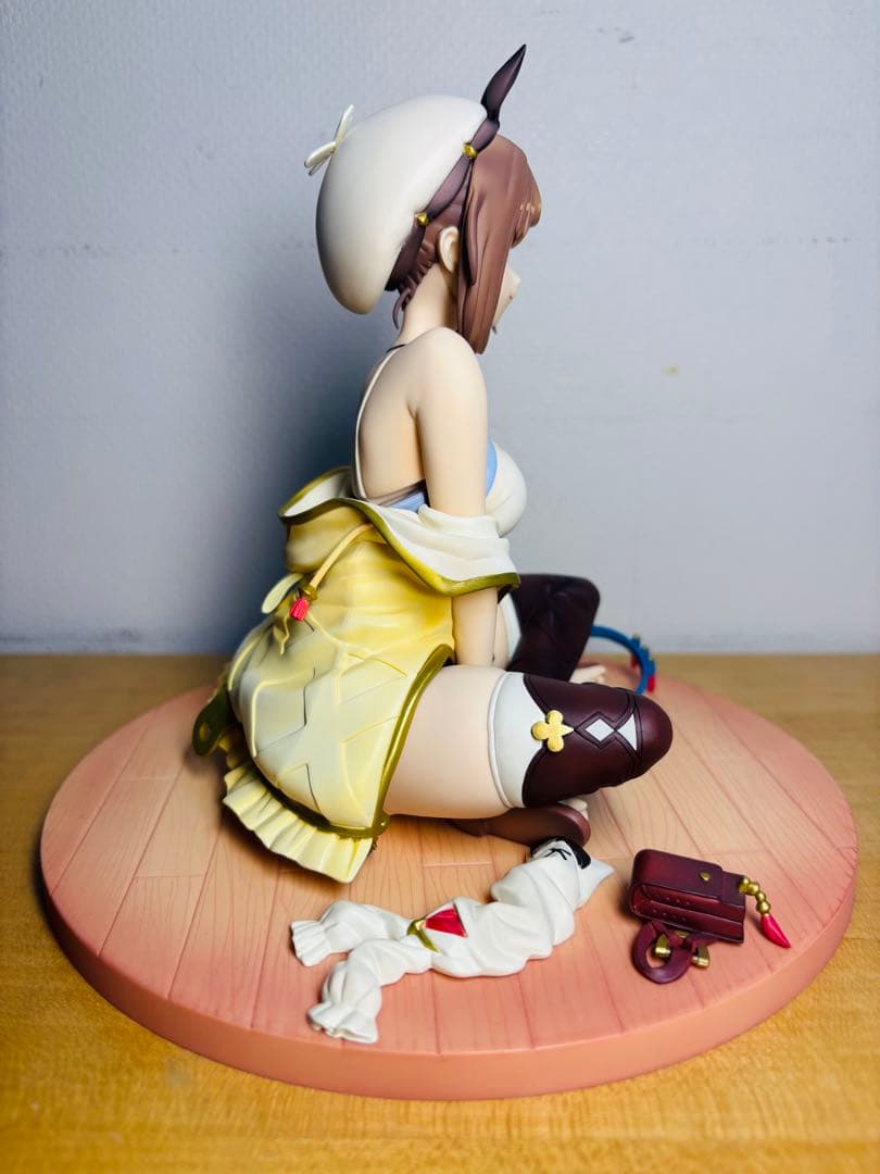 ライザ　フィギュア　1/6 ファット•カンパニー