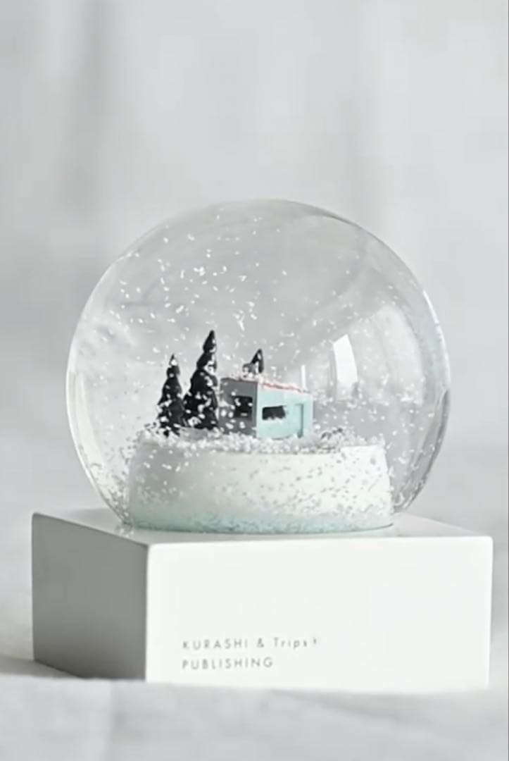 完売！！北欧暮らしの道具店　【数量限定】スノードーム2025「湖畔の小屋で」