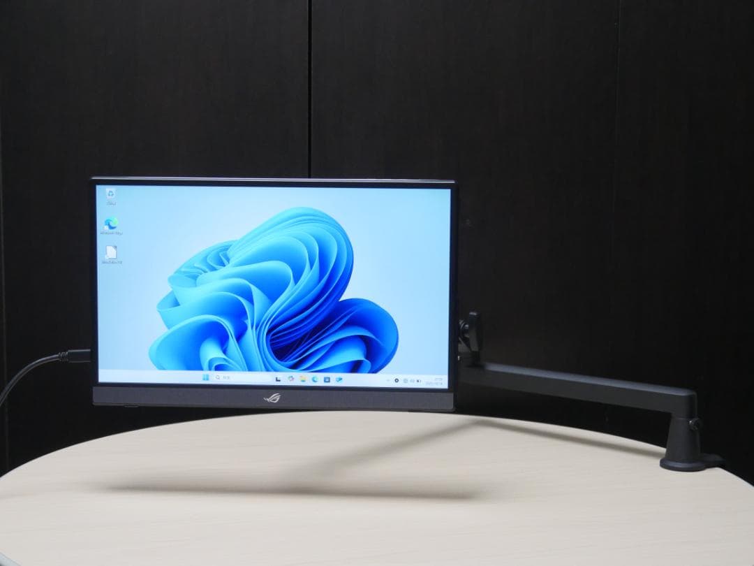 ROG Strix XG16AHPE 15.6インチポータブルモニター 本体